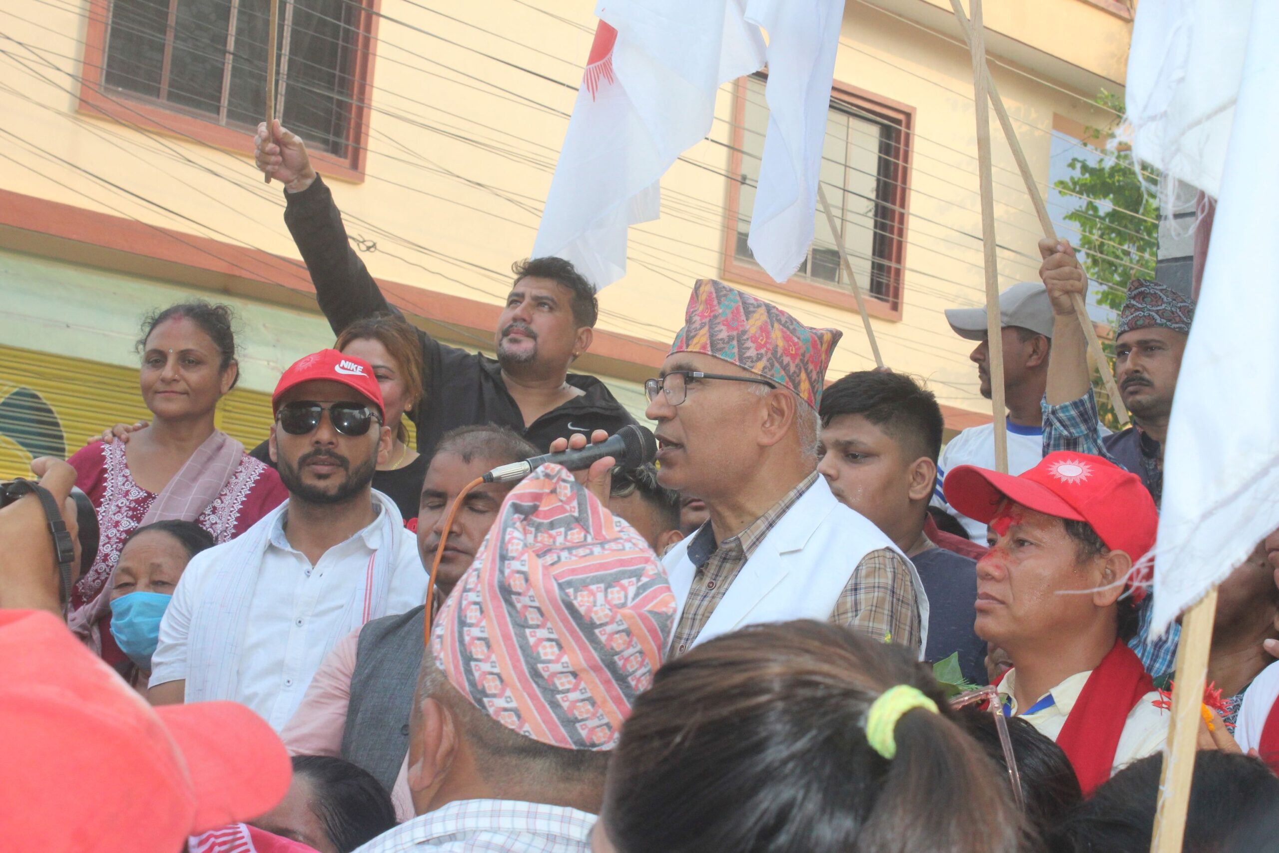 गृह जिल्लामा एमाले उपाध्यक्ष पौडेलको दैनिकी : आफ्ना मतदातासंग सम्वन्ध नविकरण,उम्मेदवारहरुलाई हैसला