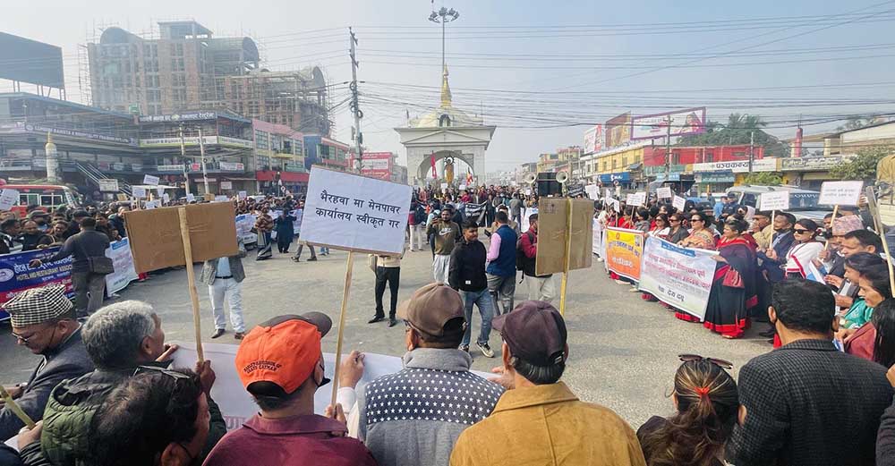 नियमित उडानको माग गर्दै नियमित आन्दोलन