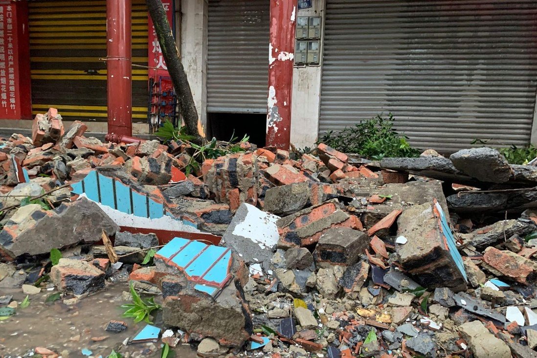 चीनमा गएको भूकम्पमा परी मृत्यु हुनेको सङ्ख्या १११ नाध्याे