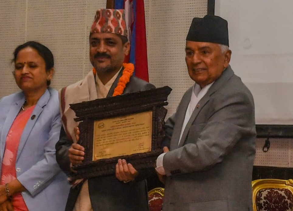 प्रधान सम्पादक ज्ञवालीलाई राष्ट्रिय पत्रकारिता पुरस्कार