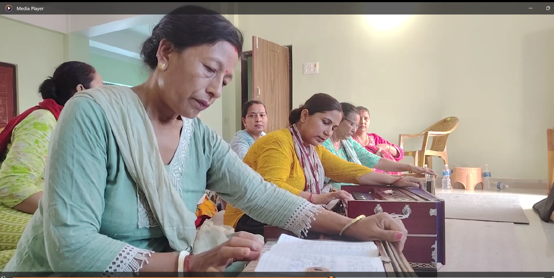 वाध्यवाधनमा ताल मिलाउँदै बुटवलका महिलाहरू