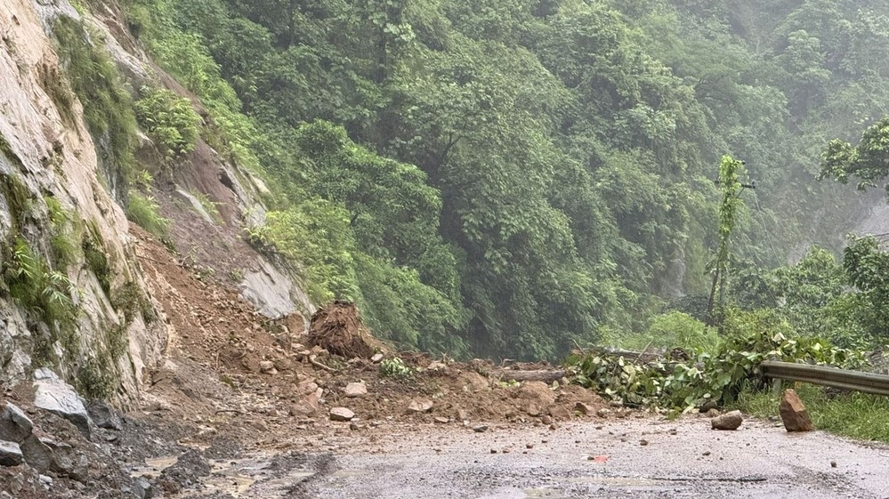पहिरोले पाल्पा–बुटवल सडकखण्ड अवरुद्ध