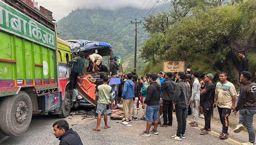 सात वटा गाडी एकैपटक ठोक्किएपछि…