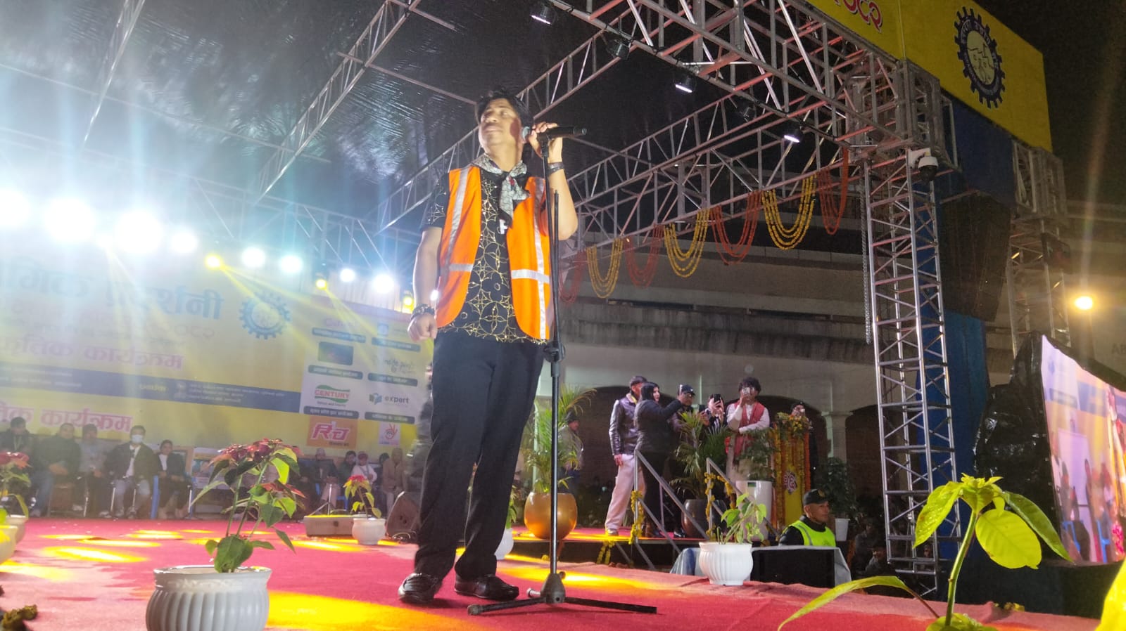 प्रकाश सपूतसँग झुम्मिए बुटवलबासी
