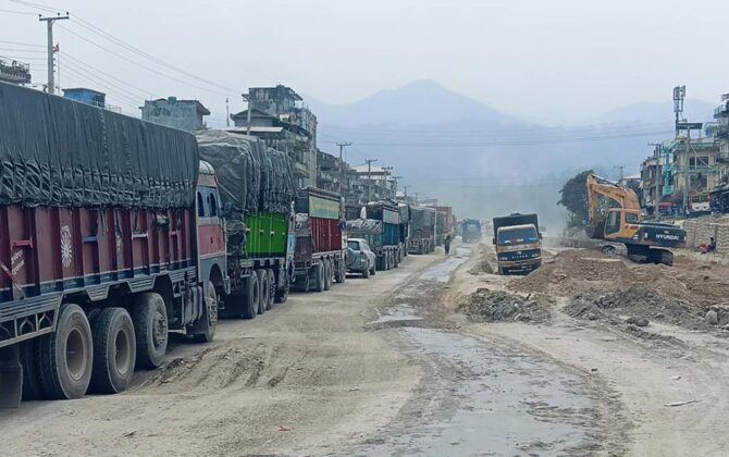 नारायणघाट–बुटबलको दाउन्ने सडकखण्ड ठप्प: यात्रुको बिचल्ली, यातायात अस्तब्यस्त